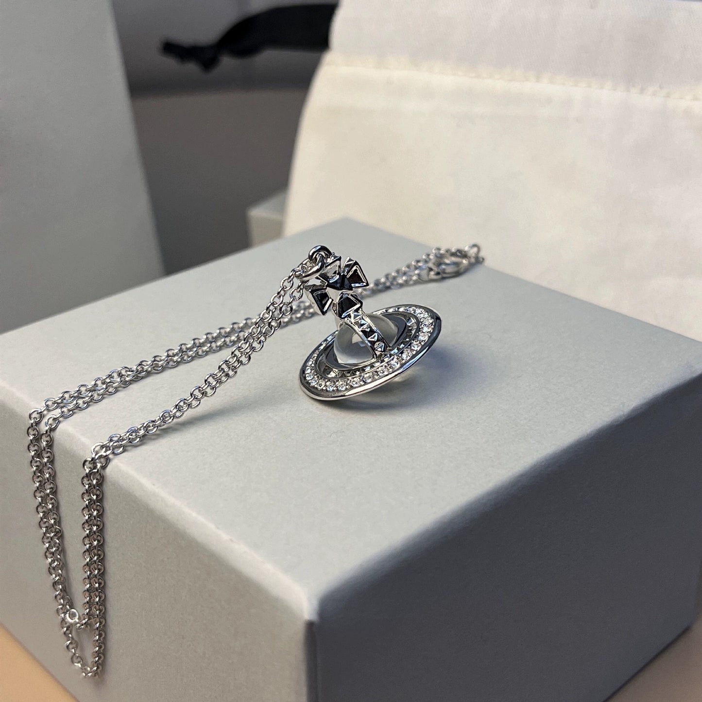 Willow nails large three-dimensional Saturn necklace niche high-end clavicle chain personalized long sweater chain