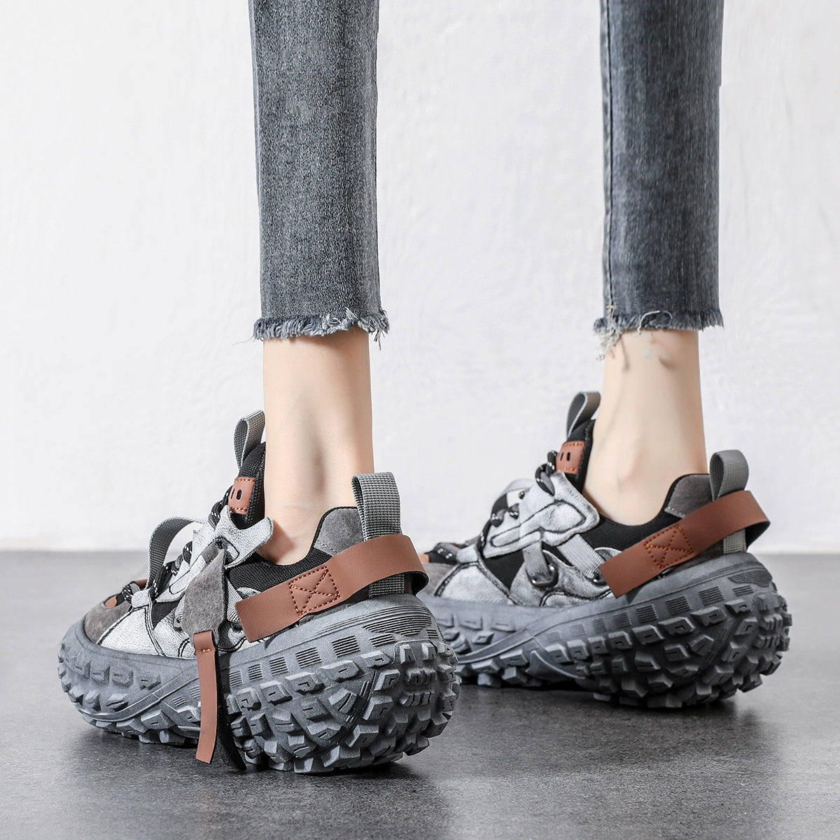 Tire sole leather dad shoes women's autumn 2024 new European retro old sports shoes fried street tank shoes tide