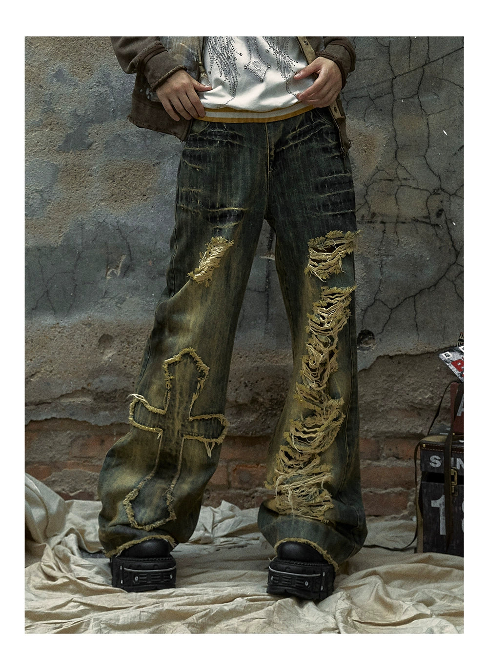 American retro street waste soil hand-polished washed ripped holes loose wide-leg jeans trousers